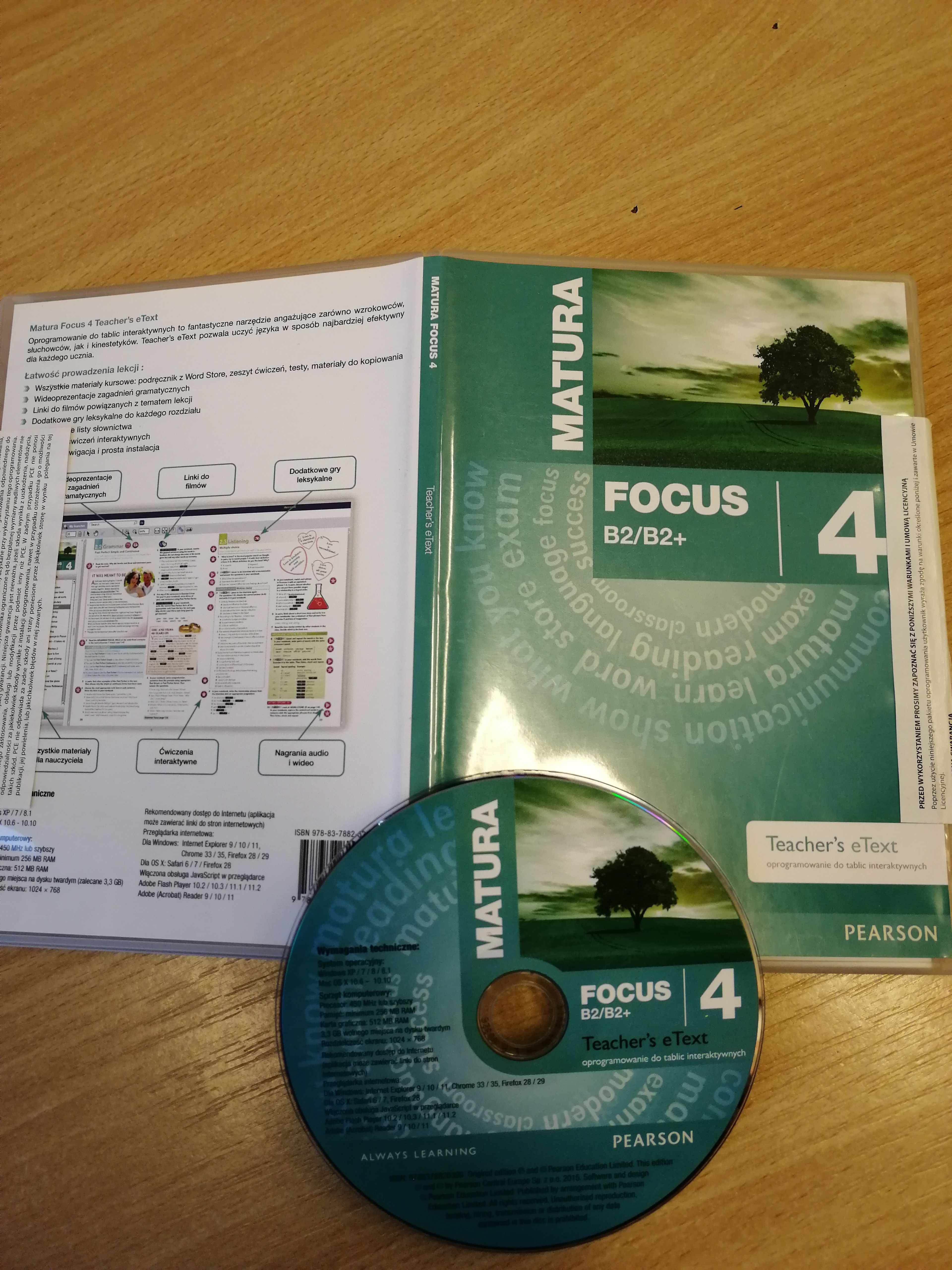 Okładka książki: Matura Focus 4 B2.  Na okładce położona jest płyta CD o takim samym tytule. 
