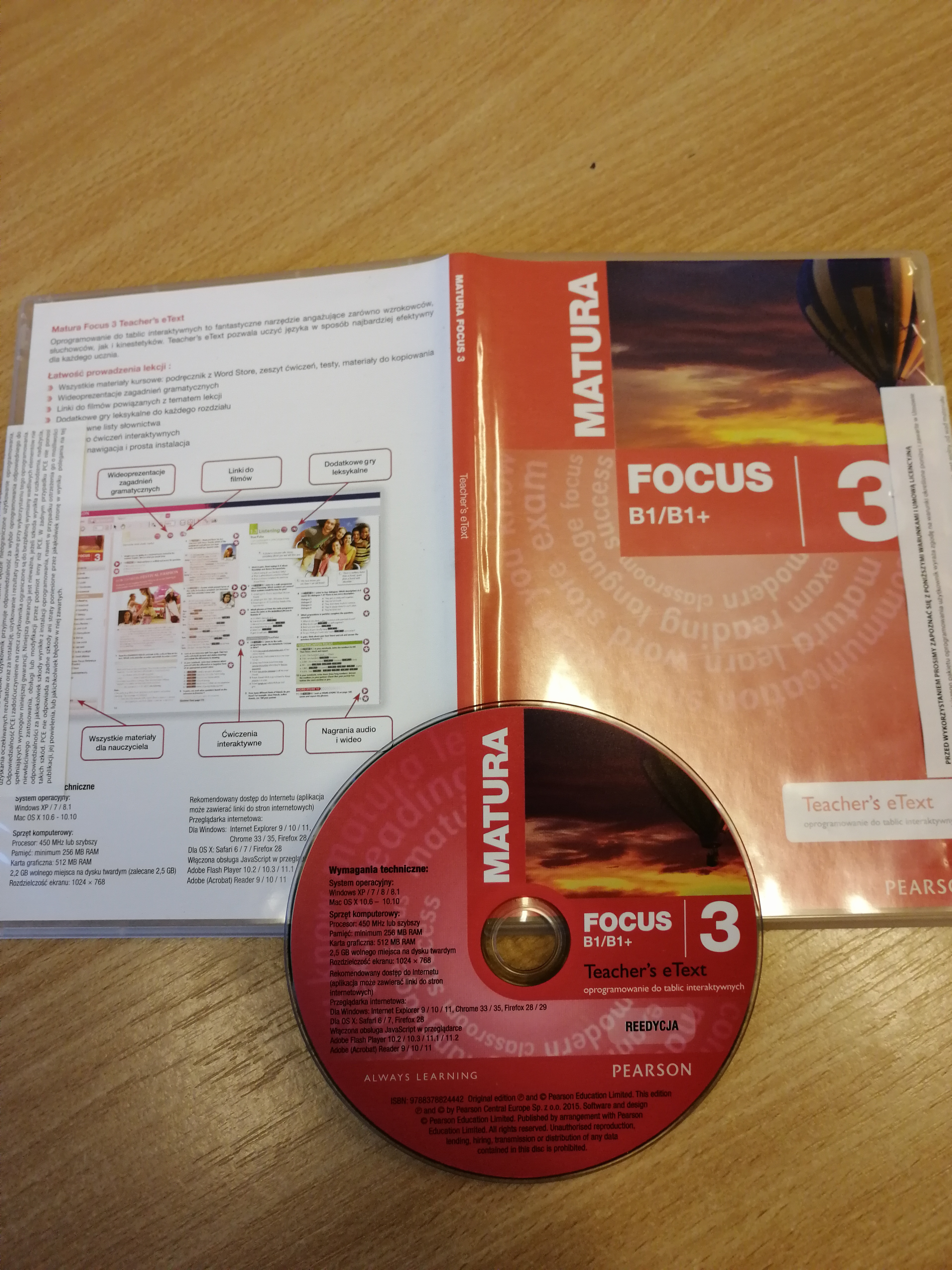 Okładka książki: Matura Focus 3 B1.  Na okładce położona jest płyta CD o takim samym tytule. 