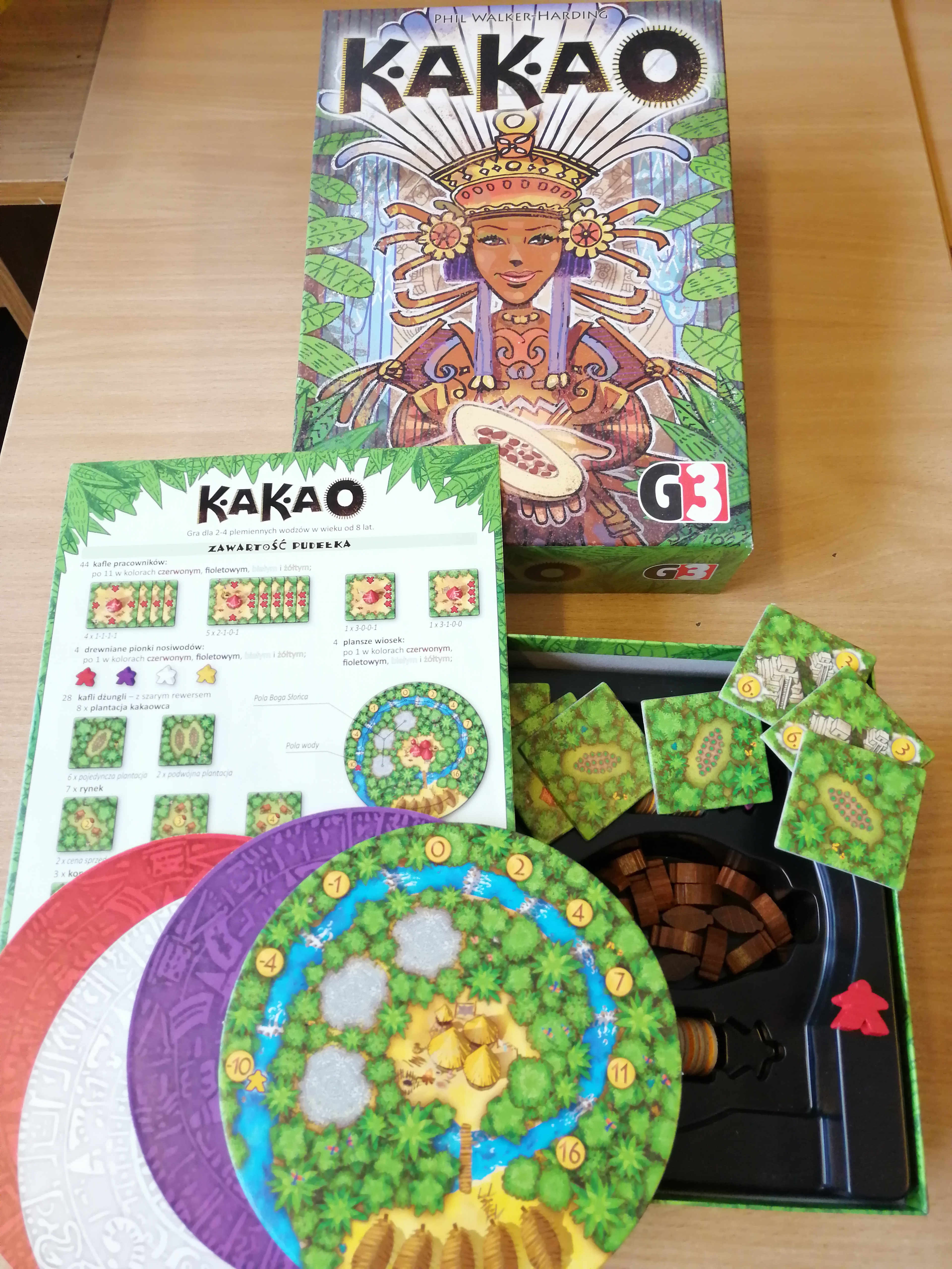 Rozpakowana gra planszowa pod tytułem Kakao.
