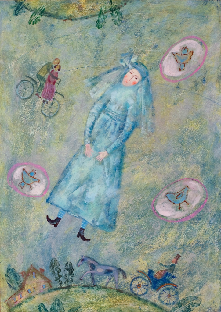 Przykładowy obraz z wystawy. Przedstawia osobę w ludowym stroju lub habicie. Dokoła niej są ptaki, para jadąca na rowerze a pod jej stopami Dorożka i dom.