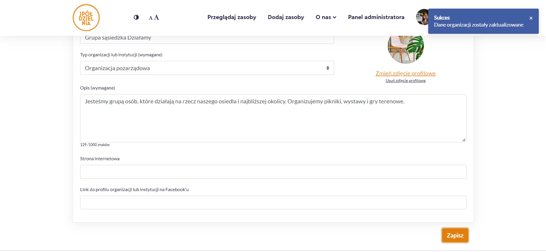 Zrzut ekranu strony profilowej instytucji/organizacji z rozwiniętą zakładką Informacje podstawowe z komunikatem sukcesu po zapisie wprowadzonych danych