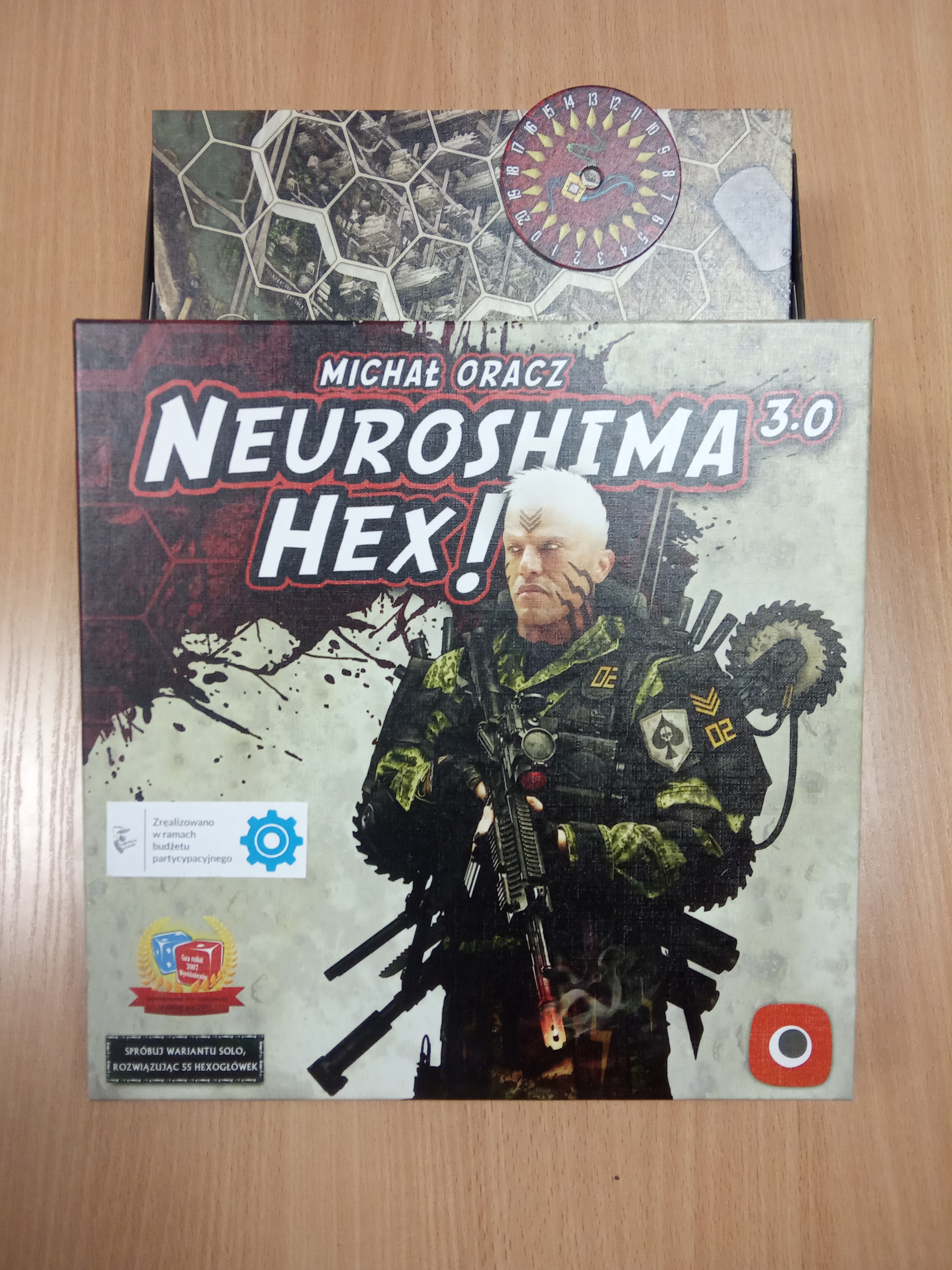 Opakowanie gry planszowej o nazwie: Neuroshima Hex